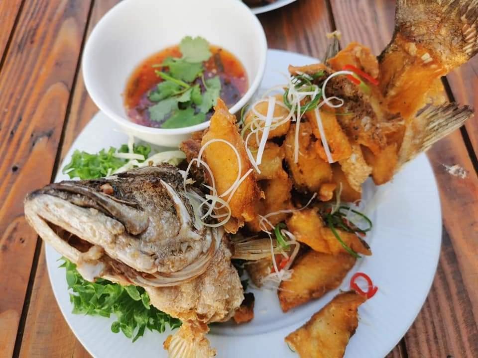 Готель Nangkam Boutique Donsak Ban Pheng Krong Екстер'єр фото